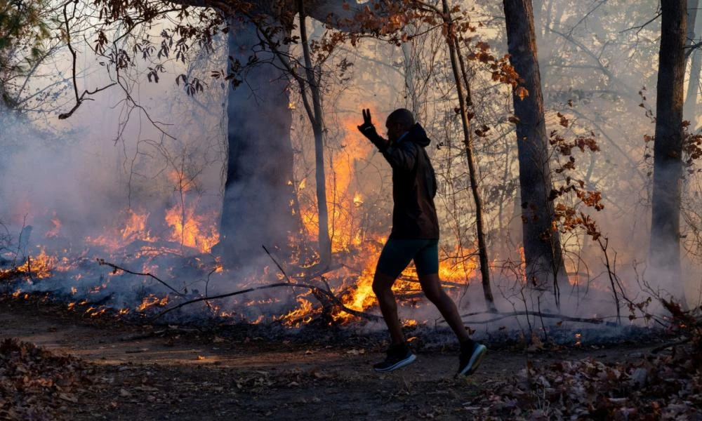 Δασική πυρκαγιά στη Νέα Υόρκη και το Νιου Τζέρσεϊ μετά από φθινόπωρο ξηρασίας-Νεκρός 18χρονος (Βίντεο)